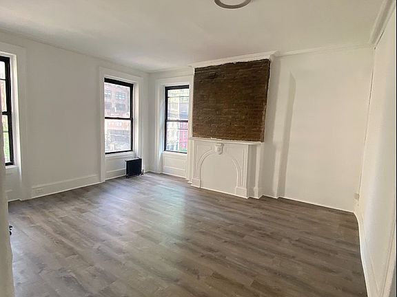 2nd image of 251 E 45th St APT 4E