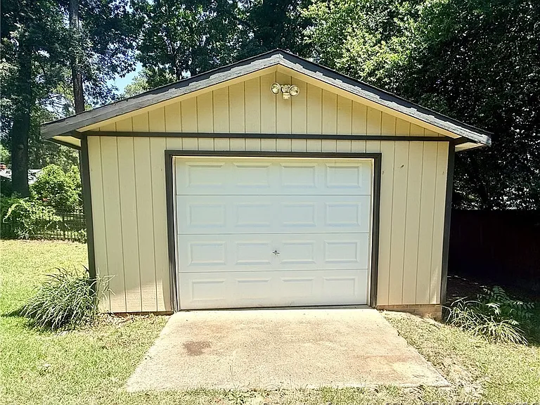 1914 Cherokee Dr — Photo 20
