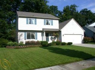 375 Cove View Dr, Waterford, MI 48327