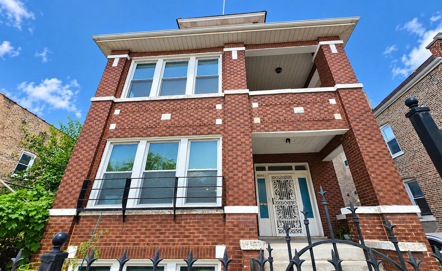 3 bed, 1400 sqft, $2,100 — Photo 1