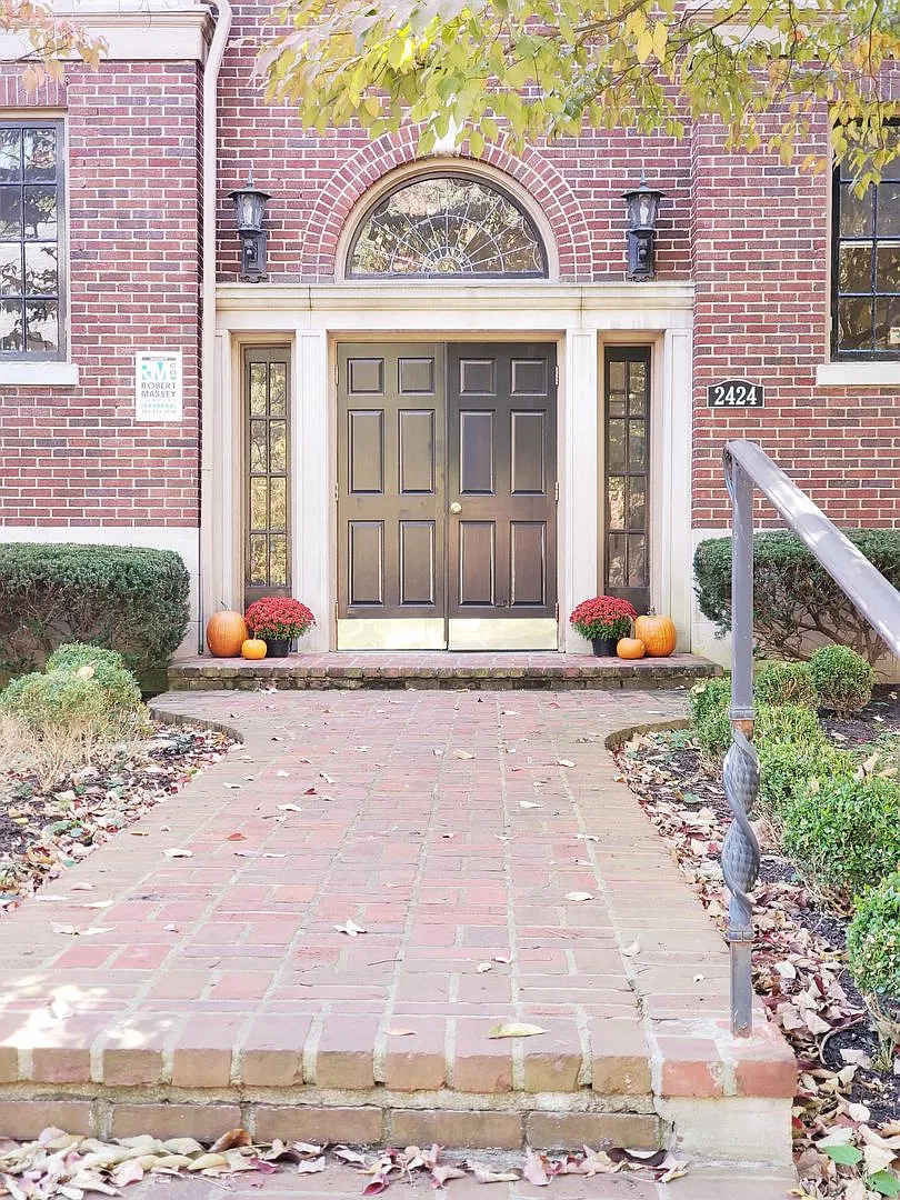 2424GLE — Photo 1