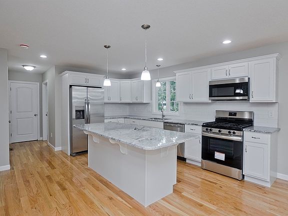 4th image of 34 Chilson St
