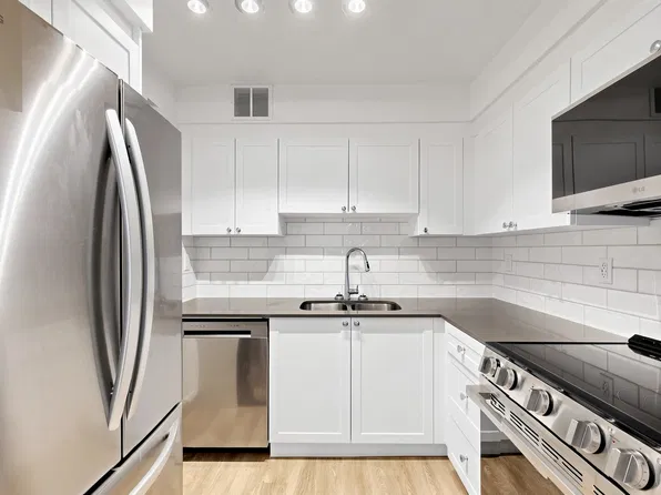 100 Dundas Street East