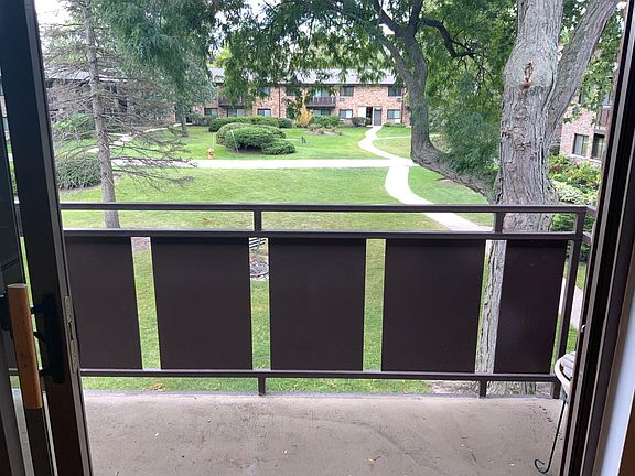 5th image of 2640 N Windsor Dr