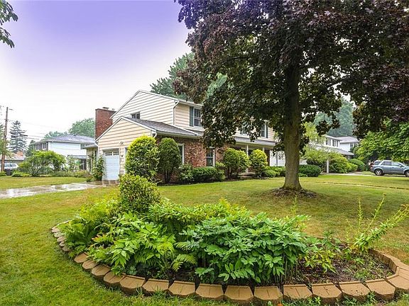 3rd image of 59 Chaumont Dr