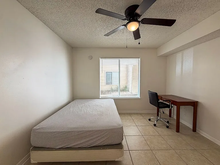 3921 SW 34th St #301 — Photo 15