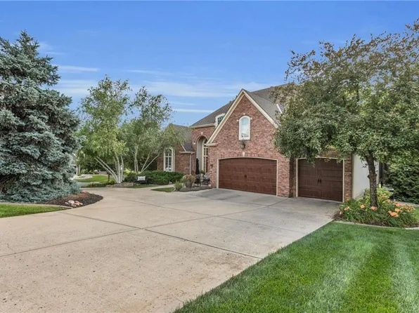 9238 Falcon Ridge Dr, Lenexa, KS 66220