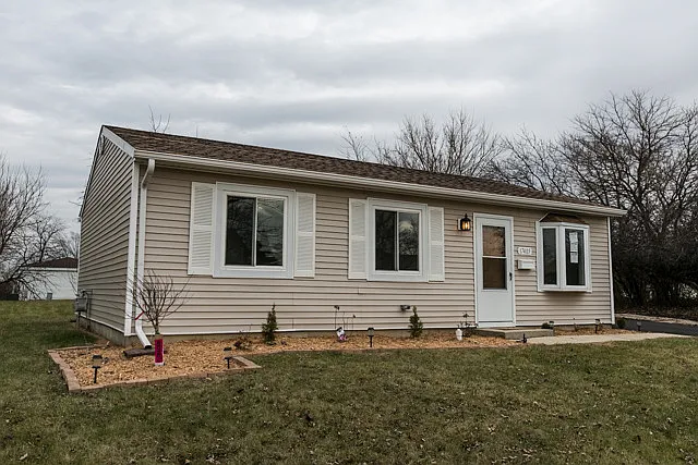 17405 Wellington Dr photo 1