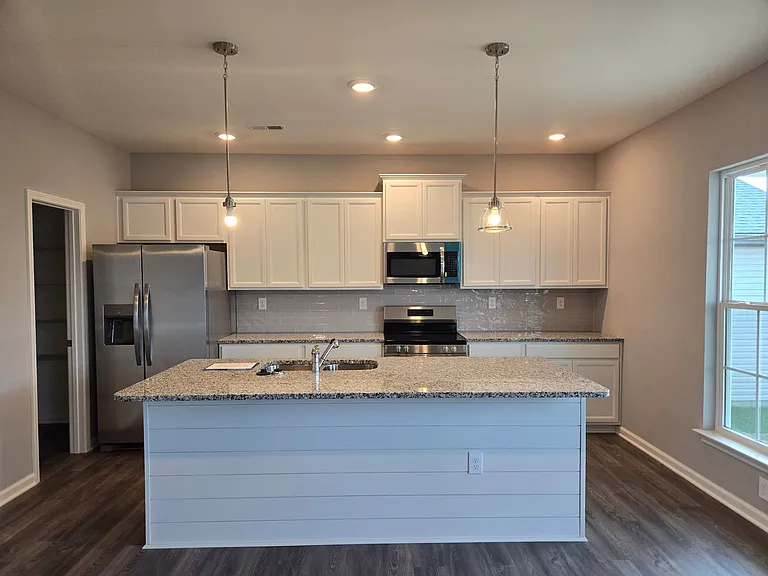 1261 Marlena Ln — Photo 8