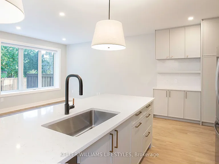 121 Cathcart St #A — Photo 6
