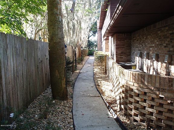 5th image of 220-1 University Blvd N