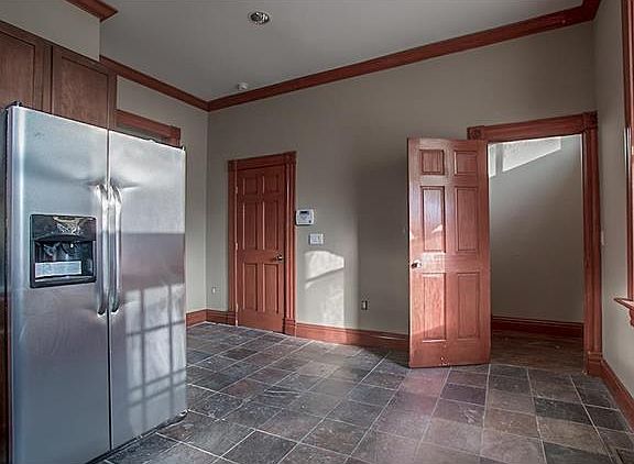 3rd image of 3136 Iowa Ave
