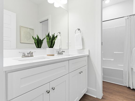 5th image of 2923 Pretty Lake Ave #2923