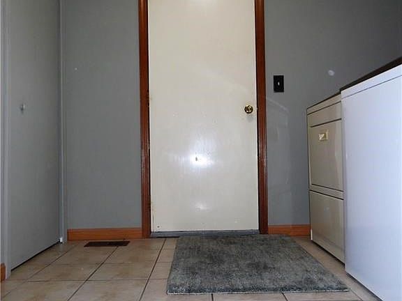3rd image of 1192 Surfside Cres N