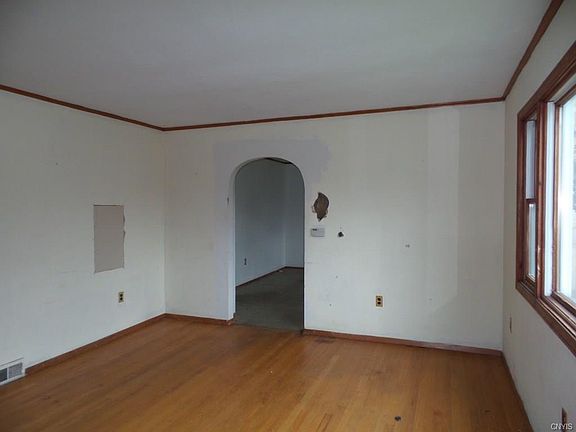 5th image of 108 Ellen St