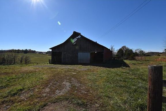2nd image of 1218 Harmony Rd