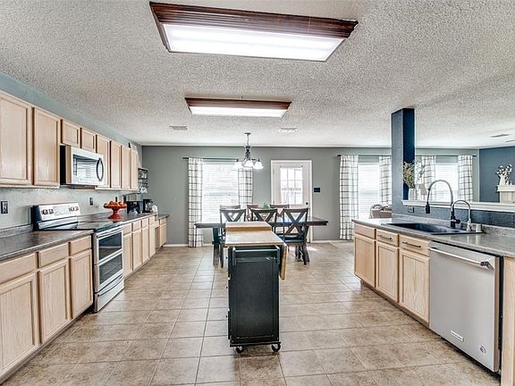 5th image of 2808 Gold Hill Dr