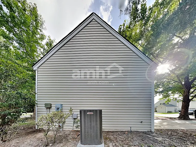 183 Stoney Xing — Photo 15