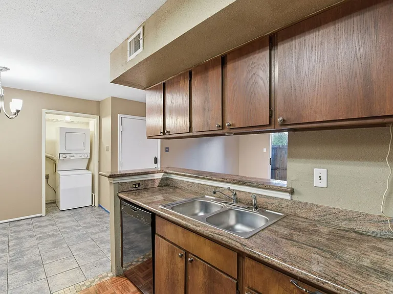 12905 Woodforest Blvd #711 — Photo 16