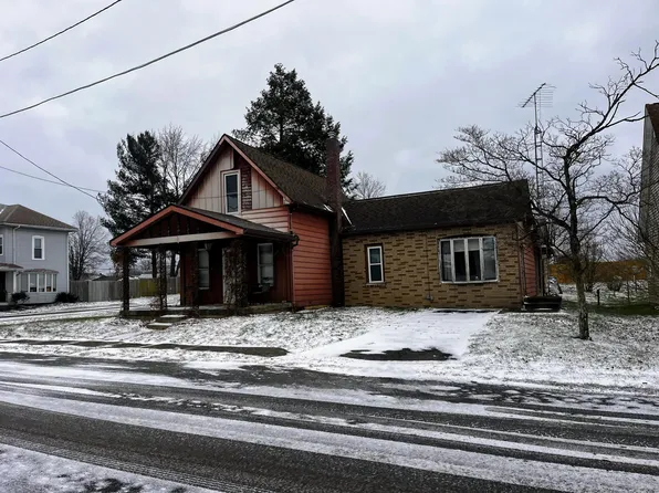 102 S Cedar St, Danville, OH 43014