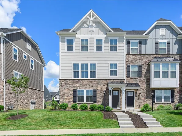 1040 Adair Ave, Valencia, PA 16059