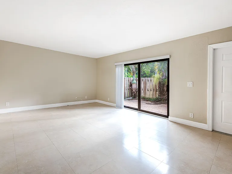 2471 Waterside Dr — Photo 4