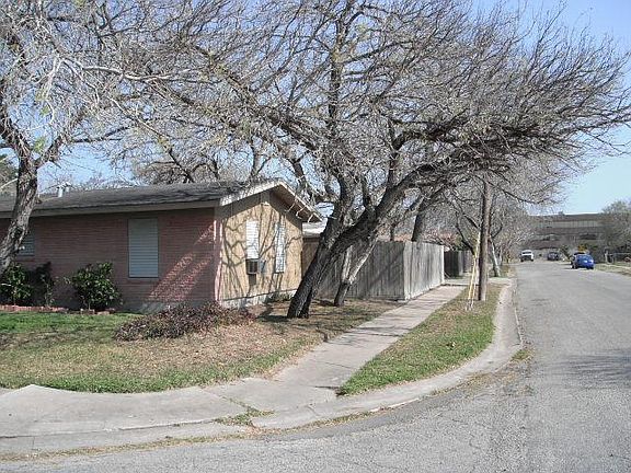 3rd image of 4950 Gabriel Dr