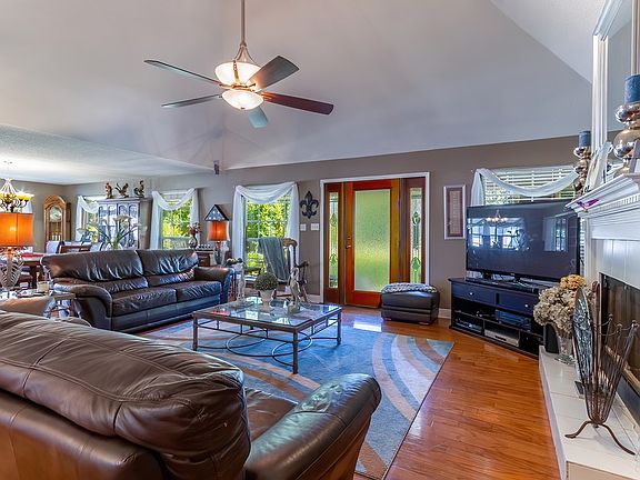5th image of 100 Brookdale Dr