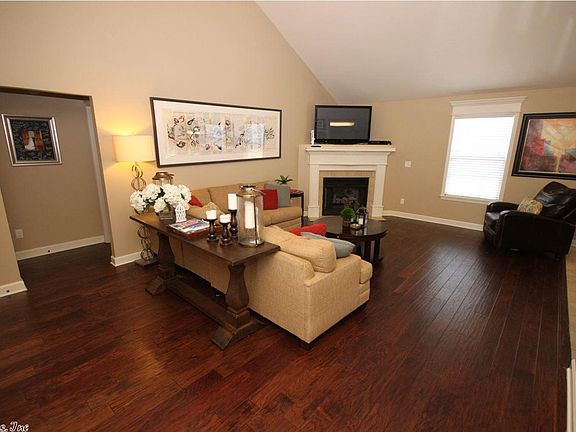 4th image of 1721 White Oak Ln