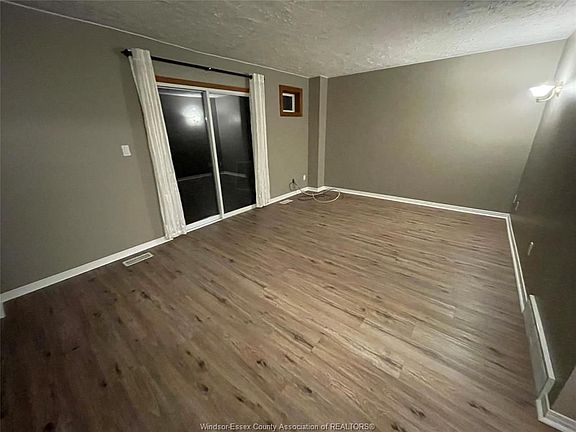4th image of 123 Cranbrook Ct