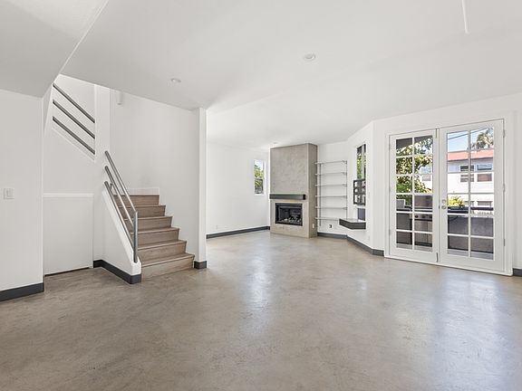 3rd image of 1131 N Formosa Ave #5