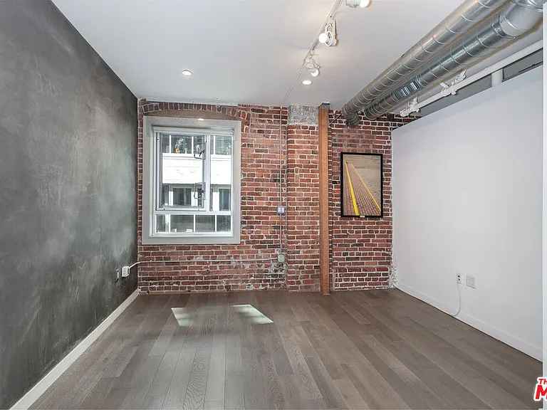 527 Molino St #202 — Photo 12