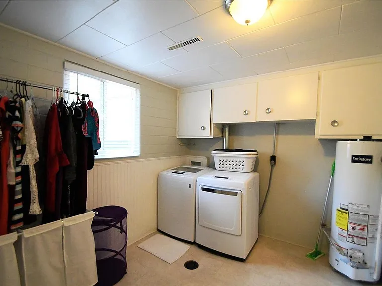 1070 Lansing St — Photo 17
