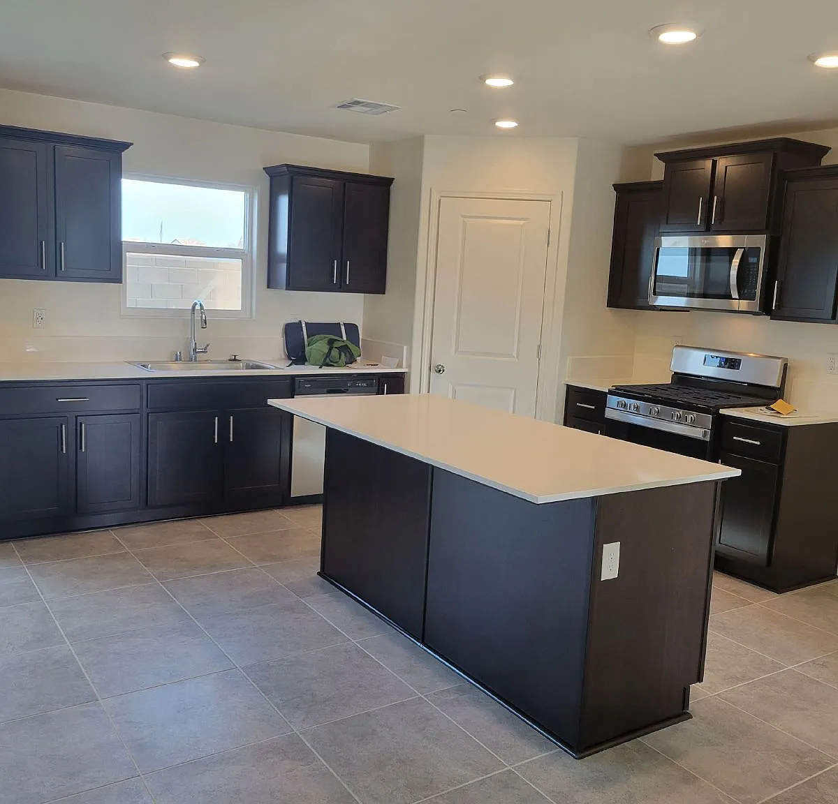 4 bed, 2.5 bath, 1782 sqft, $2,700 — Photo 3