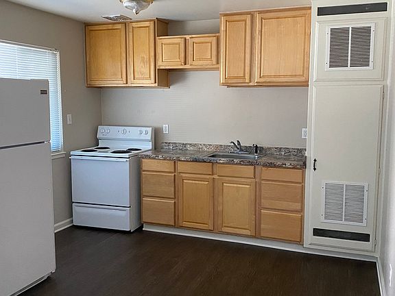 2nd image of 318 6th St APT 2