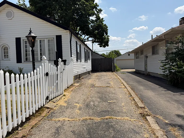 4112 Fulton Ave — Photo 3