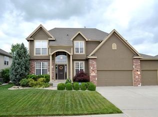 10146 N Lane Dr, Kansas City, MO 64157