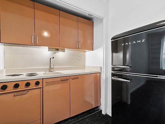 4th image of 22 Irving Pl APT 3D