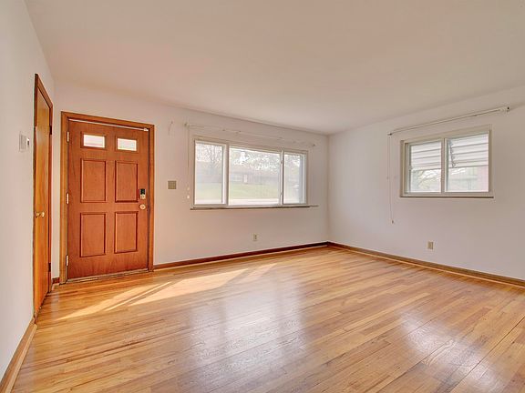 4th image of 55 Utz Dr
