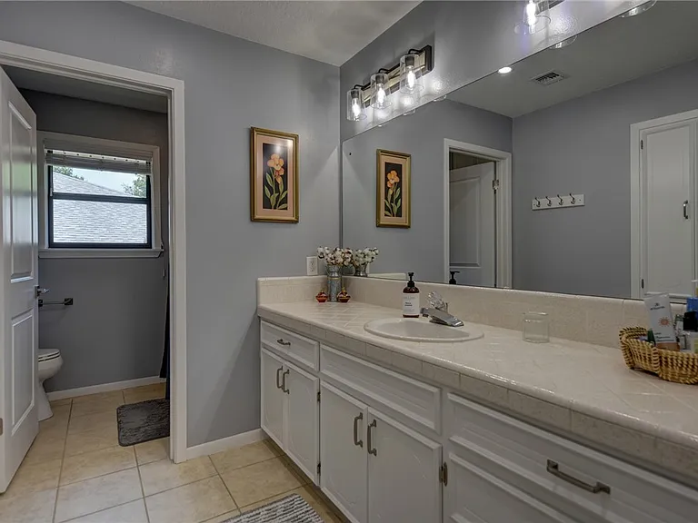 1600 Pecan St — Photo 24