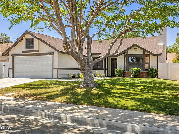 2nd image of 43039 Cromley Ct
