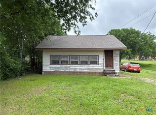 601 E 5th St, Nixon, TX 78140