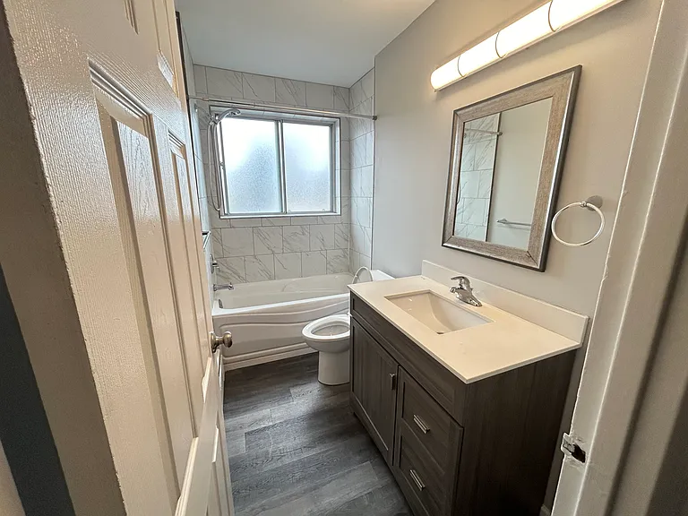 21 Balmoral Ave S #202 — Photo 11