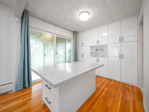 750 Westview Cres, North Vancouver, BC V7N 3X8