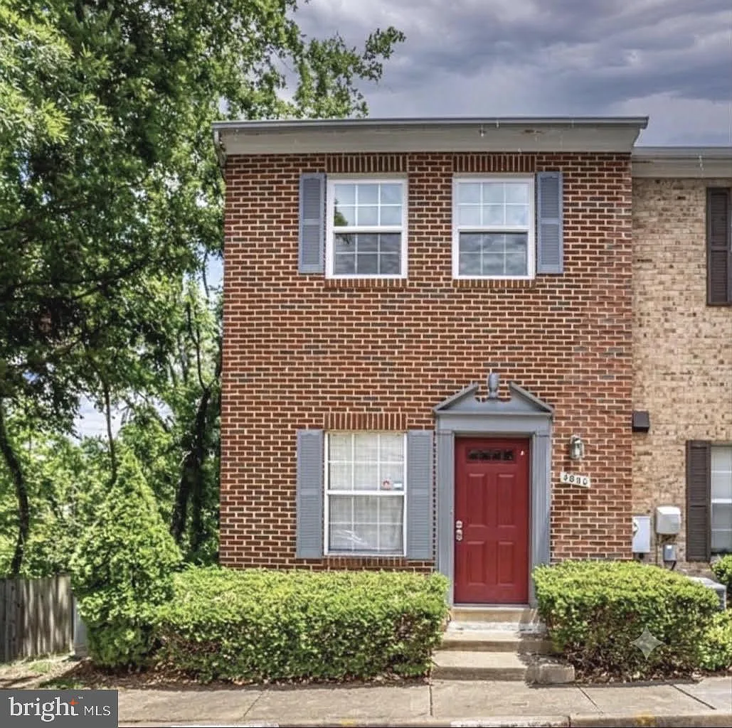 3 bed, 3.5 bath, 1652 sqft, $3,200 — Photo 1