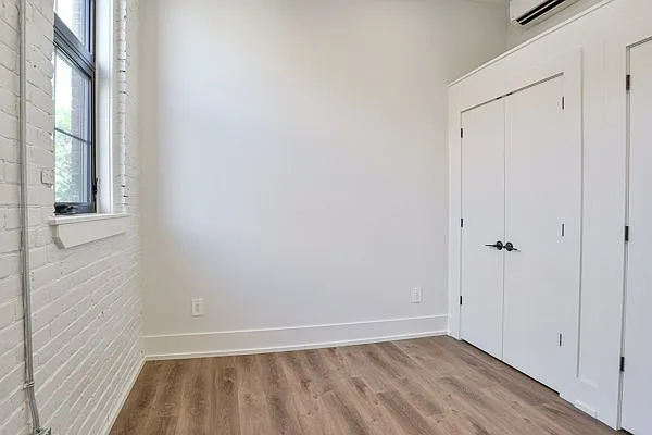 27 Peter St N #102 — Photo 11