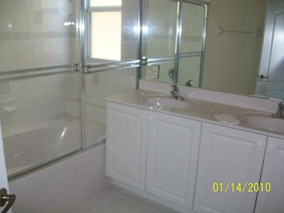 2nd image of 3915 NE 13th Dr