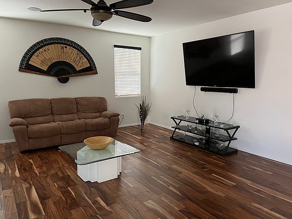 5th image of 905 W Desert Hollow Dr