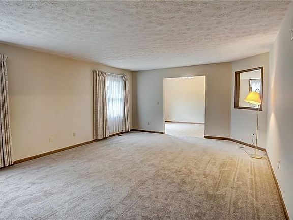 3rd image of 1556 Hickory Glen Dr