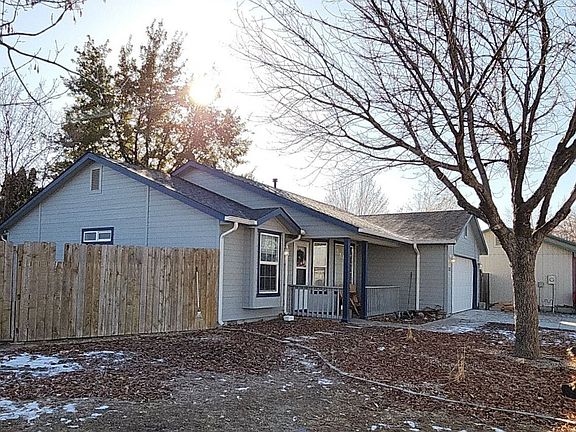 3rd image of 825 W Trini Dr